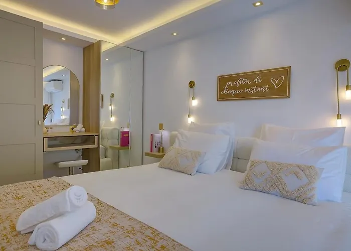 Luxe Azure Escape I Collection جوان ليه باه